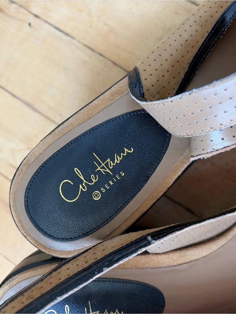 Cole Haan NikeAir Women’s Size 9.5B Nubuck Perforated Leather Wedge‎ Heel